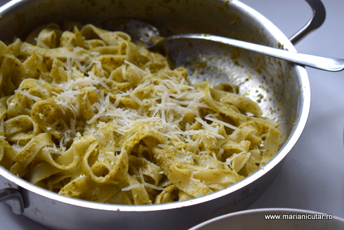 Paste cu pesto si parmezan