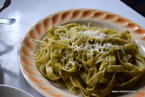 Paste cu pesto si parmezan