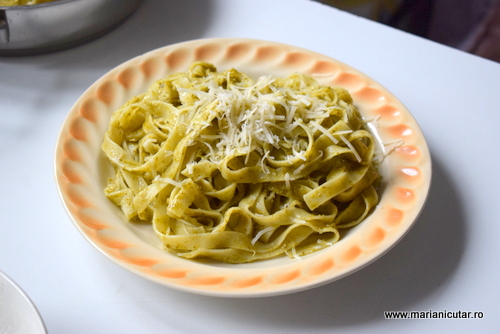 Paste cu pesto si parmezan