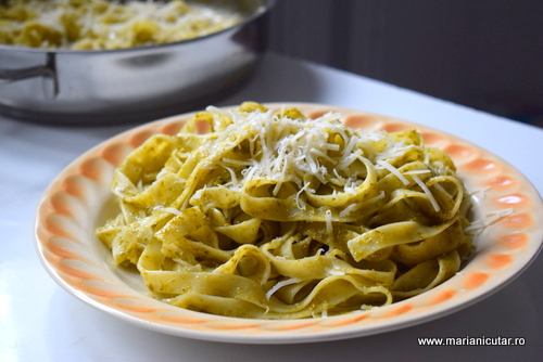 Paste cu pesto si parmezan