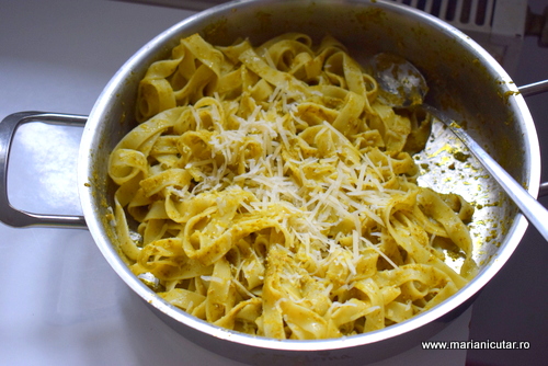 Paste cu pesto si parmezan