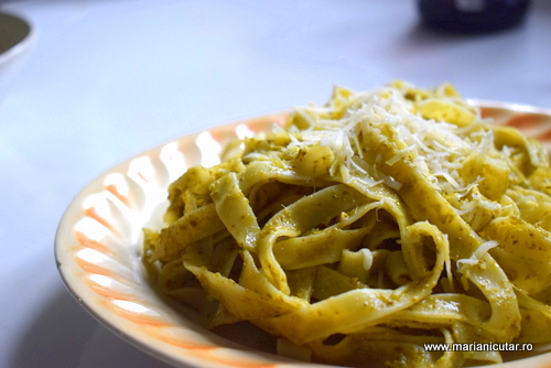 Paste cu pesto si parmezan