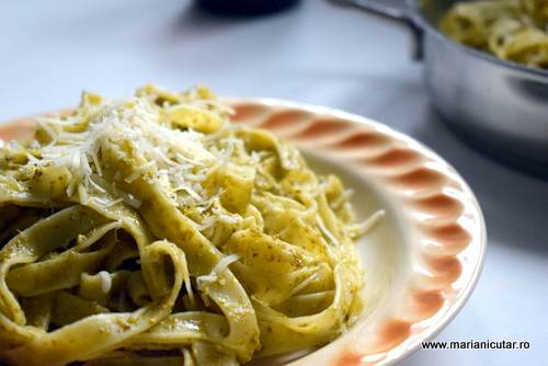 Paste cu pesto si parmezan